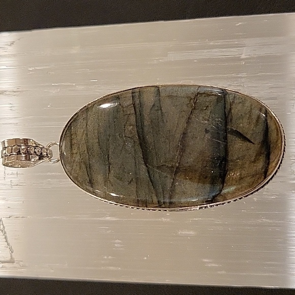 Gorgeous Labradorite Pendant - Plated - Picture 1 of 7